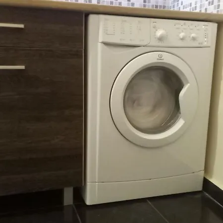 Easily Accessible Secure Ground Floor With Breakfast Items Apartment