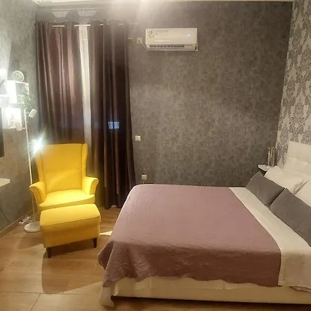 Easily Accessible Secure Ground Floor With Breakfast Items Apartment