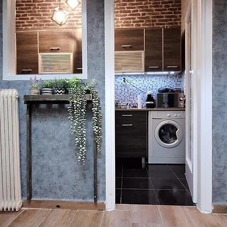 Easily Accessible Secure Ground Floor With Breakfast Items Apartment