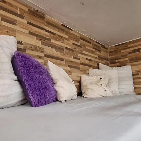 Apartment Easily Accessible Secure Ground Floor With Breakfast Items *